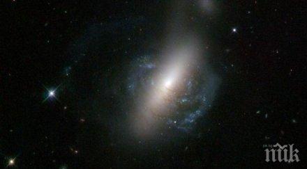 телескопът хъбъл засне космически светлинен меч