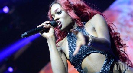 рапърката бенк нахапа охранителка познавала