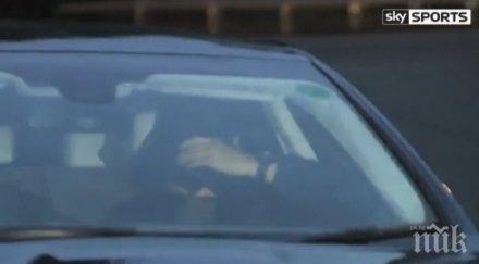 моуриньо изниза базата челси прикривайки качулка видео