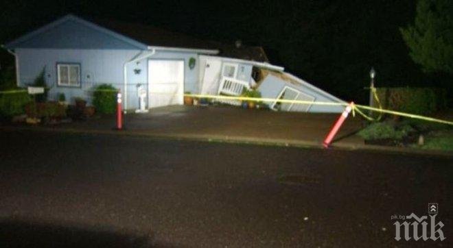 Свлачище погълна къщи в САЩ