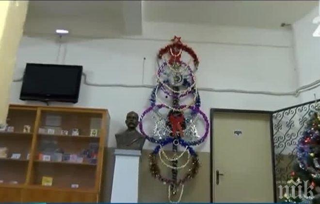 Издигнаха 8-метрова сурвачка в Хасково