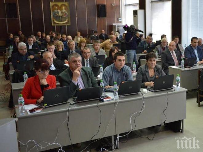 По предложение на ГЕРБ-Сливен общинските съветници намалиха заплатите си