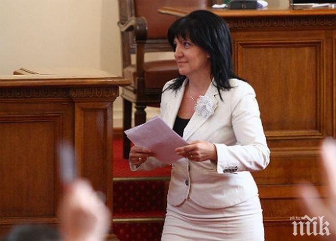 Депутатката от ГЕРБ Цвета Караянчева срази Радан Кънев: Нали вие ходехте на колене при ДПС