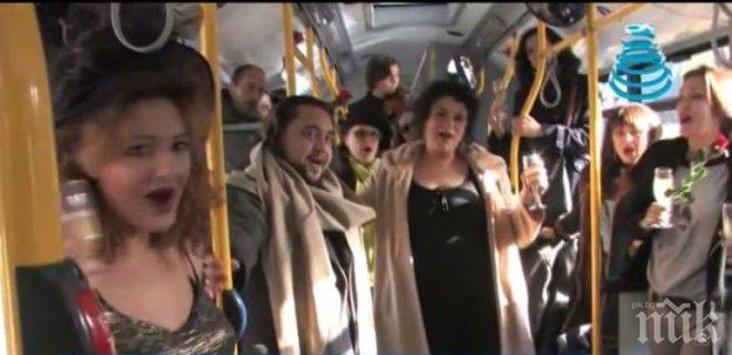 Уникално шоу в Стара Загора: Опера в автобуса