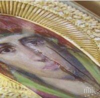 Чудо! 59 икони проплакаха в навечерието на Коледа (снимка+видео)