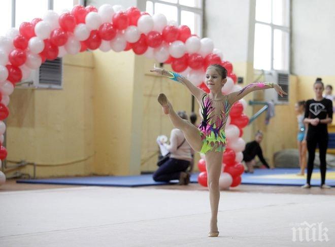 Млади гимнастички направиха красива “Коледна магия в София