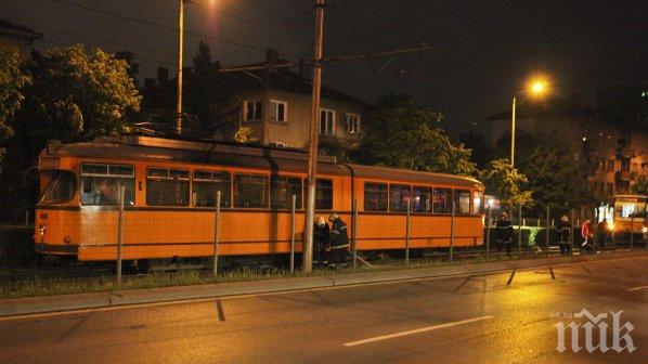 Трамвай и такси се удариха на Руски паметник в София
