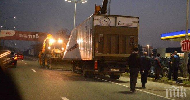 Мъж е пострадал при катастрофата на входа на Варна
