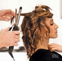 Нестандартни коледни подаръци: Кмет подари прически и еротични танци на местните