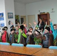 Коледарчета от три детски градини посетиха Несебър