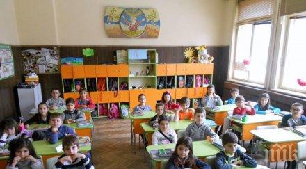 второкласници присъединиха голямото предколедно четене