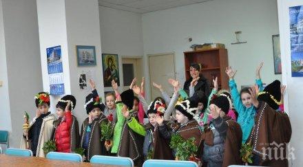 коледарчета три детски градини посетиха несебър