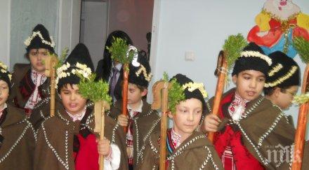 коледари изненадаха редакция благотворци събират средства