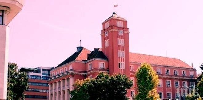 Моя страна, моя България звучи от часовниковата кула на община Плевен