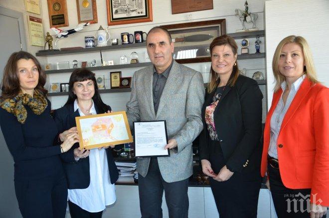 Цветанов получи благодарствена грамота от сдружение „Аутизъм днес“