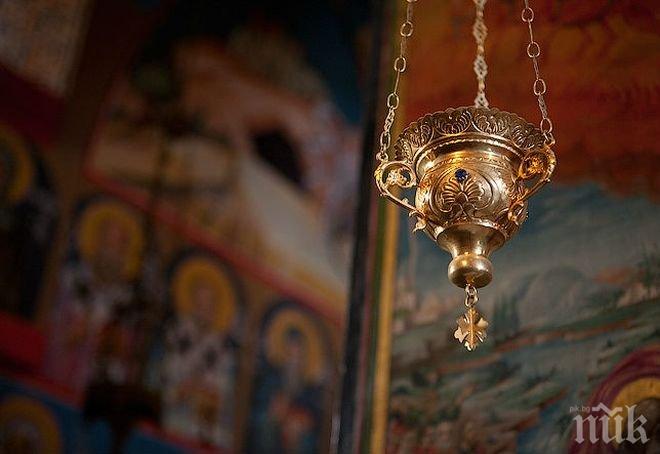 Молебен за българските полярници преди заминаването им за Антарктида