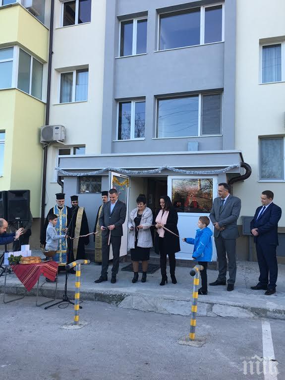 Министър Павлова откри първия саниран блок по проект „Енергийно обновяване на българските домове“ във Варна