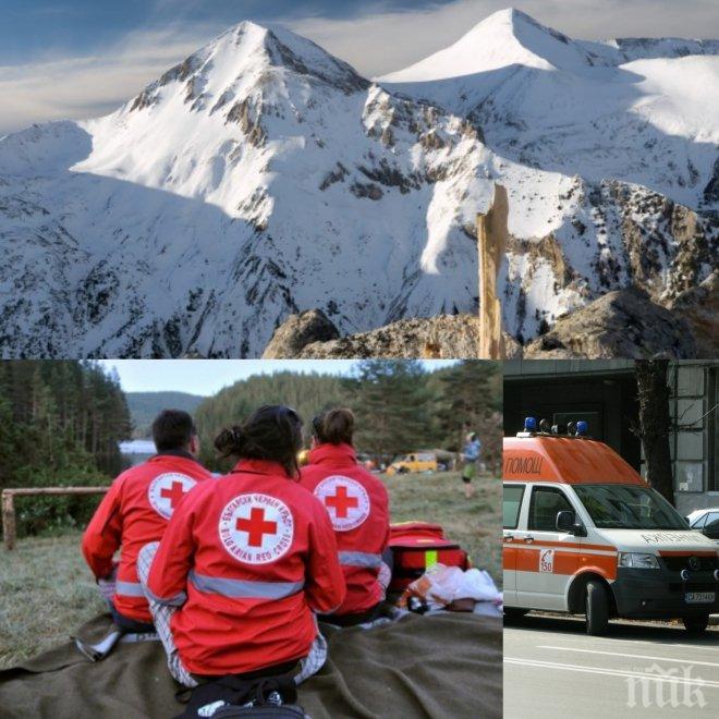Драма на връх Вихрен! Трима туристи са ранени при слизане от хижа, спасителите се мъчат да ги достигнат!