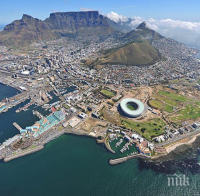Стотици посещават Кейптаун - една от най-добрите туристически дестинации