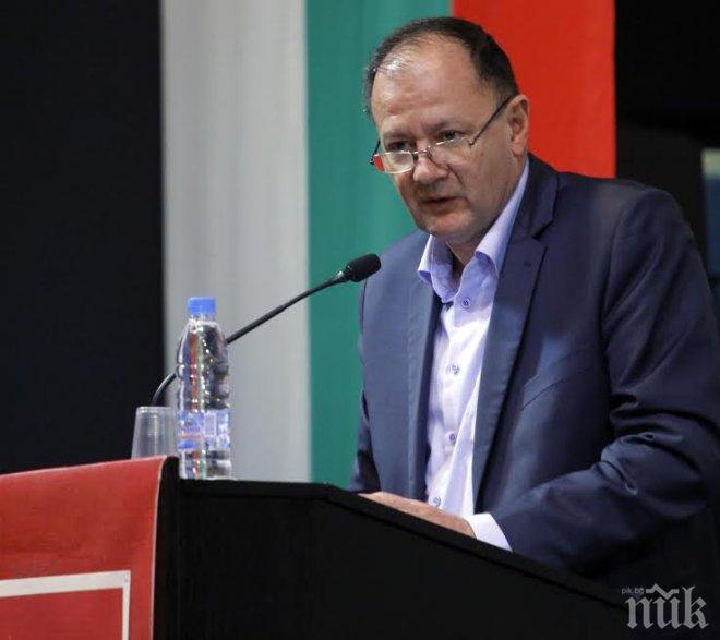 Миков: Пожелавам на всички здраве, щастие, любов и разум през следващата година