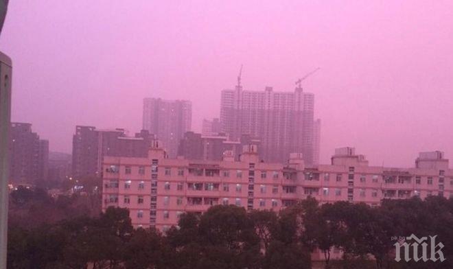 Замърсеното небе в Китай стана лилаво 