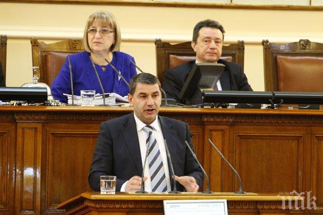 Димитър Байрактаров стана шампион по изказвания от трибуната на Народното събрание