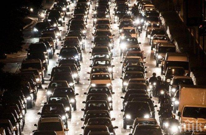 Рекорд: Само за ден над 100 000 автомобила са напуснали столицата