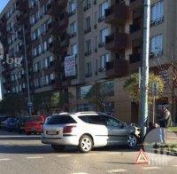 Катастрофа в Пловдив: Кола се заби в стълб