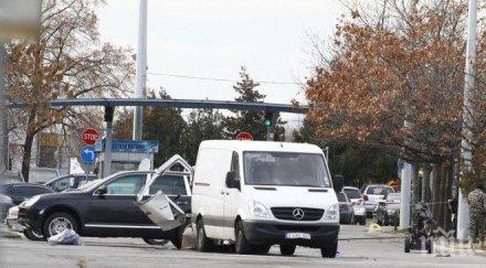 месец паниката терминал никой проверява колите летището