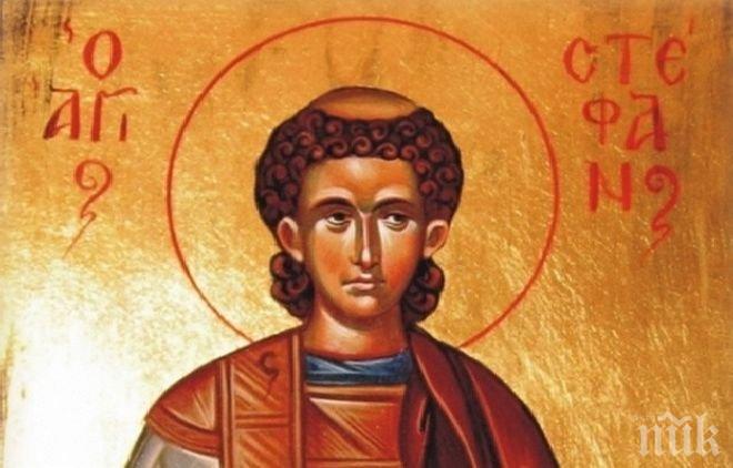 Дариха нова царска икона на Св. Стефан на храм в Бургас
