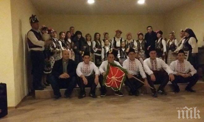 Подариха носии на ансамбъла в село Камен
