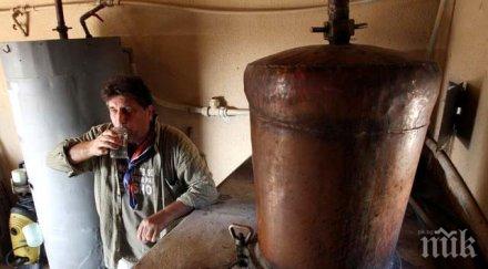 експерт консумирайте алкохол миришещ лак нокти