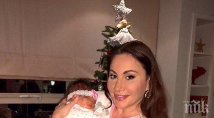 щастлива баба дарина павлова затрупа малката алба подаръци