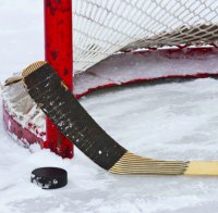 Хокеен вратар почина по време на мач