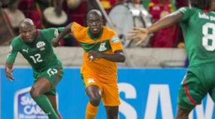 шампионът замбия сдаде купата моузес герой нигерия