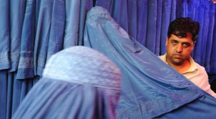 саудитска арабия отделят продавачите продавачките двуметрови стени