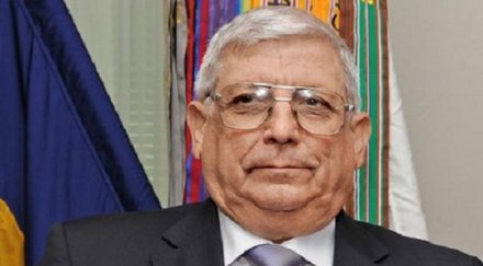 бивши военни напирали върнат армията