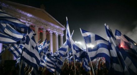 демонстранти нахлуха кабинета гръцки министър