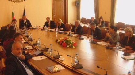 министерствата пак раздали бонуси