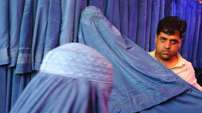 В Саудитска Арабия отделят продавачите и продавачките с двуметрови стени