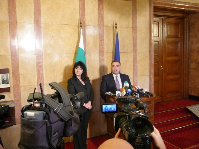 БСП: Новият министър на образованието не е червен, десен е