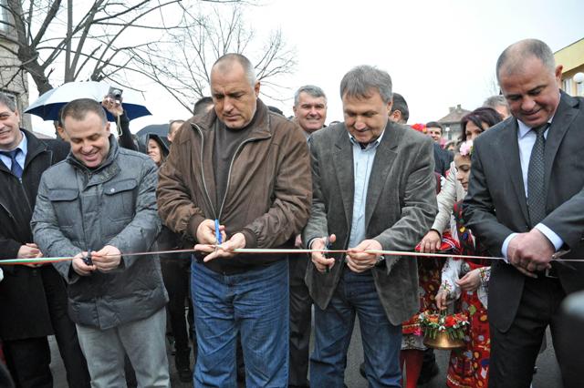 Борисов води министри на предизборно турне в Търговище 