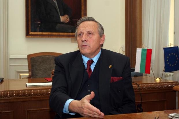 Шефът на БАН сяда в стола на Сергей Игнатов