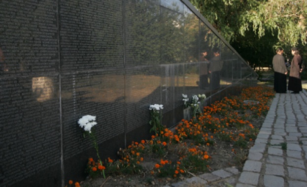 Почитаме жертвите на комунистическия режим