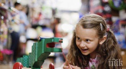 родители ужас идиотски играчки снимки