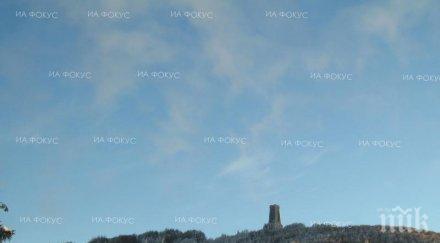 снегопочистващи автомобила опесъчили прохода шипка