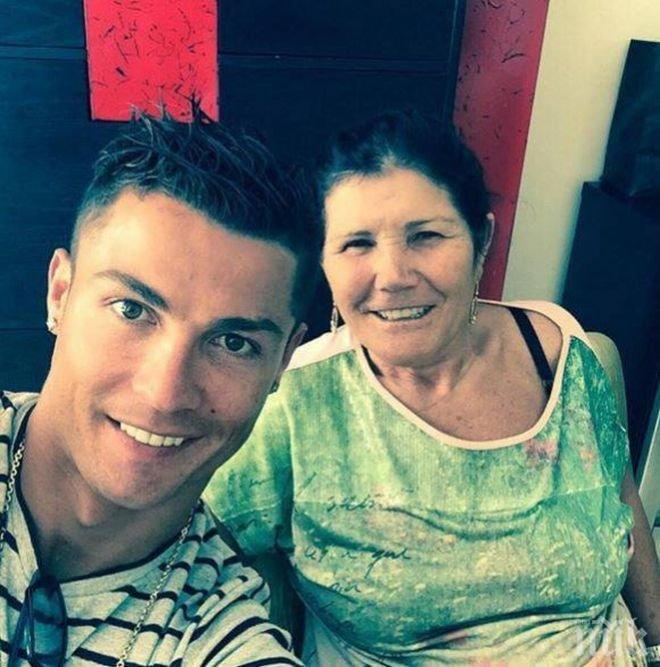 Кристиано Роналдо зарадва мама Долорес със суперавтомобил