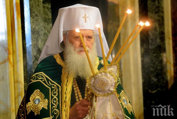 Патриарх Неофит с литургия за Васильовден