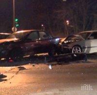 ИЗВЪНРЕДНО в ПИК TV! Автомеле в Казанлък! Дрифтър се въртя като пумпал на пътя и отнесе друга кола 