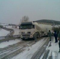 Спряха ТИР - овете през Станке Лисичково